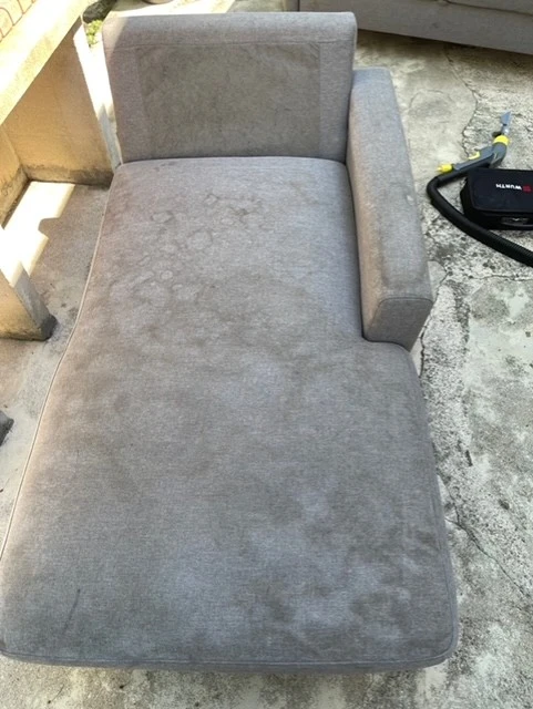 Photo nettoyage canapé avant